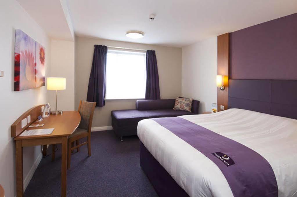 Premier Inn London Dagenham Exterior photo